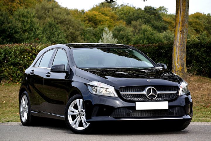Mercedes windscreen replacement on a modern Mercedes vehicle